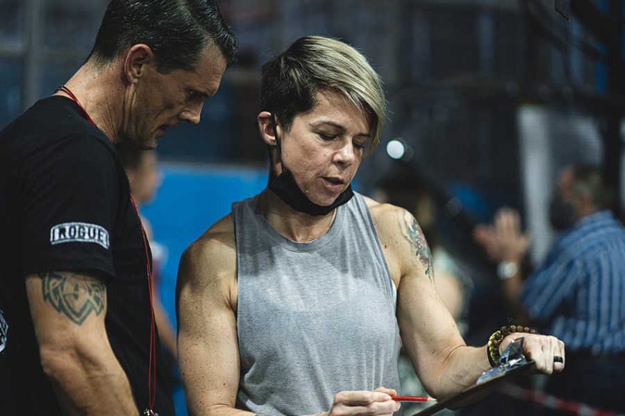 CFJ gym scoring couple bg